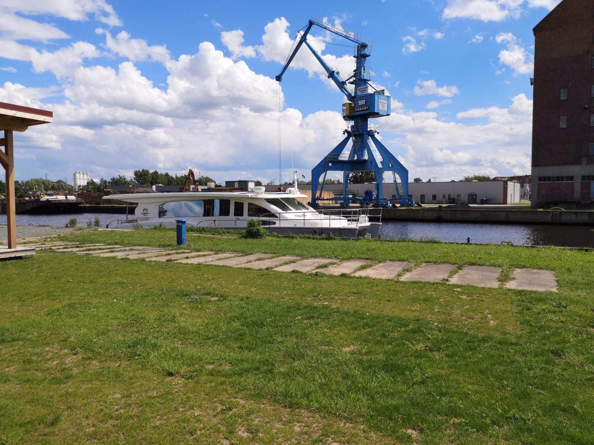 Boot & Bike Hansestadt Анклам Екстериор снимка